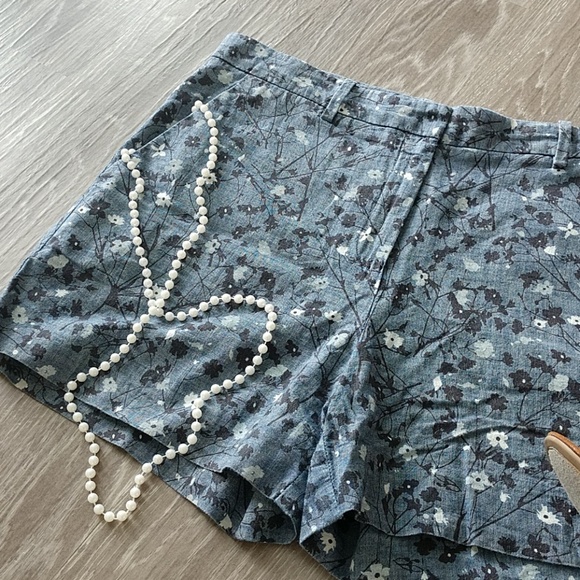 *GAP Floral Tailored Shorts* - Picture 2 of 5